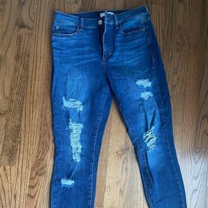 Guess destructed skinny jeans sz 29